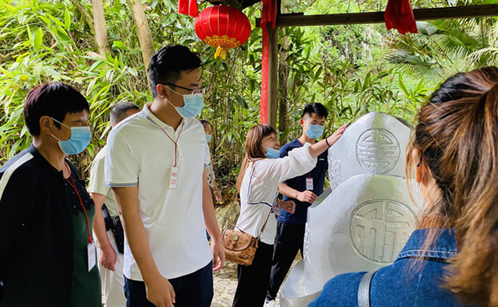 金格瑞顆粒機(jī)銷(xiāo)售精英.jpg 金格瑞顆粒機(jī)銷(xiāo)售精英.jpg