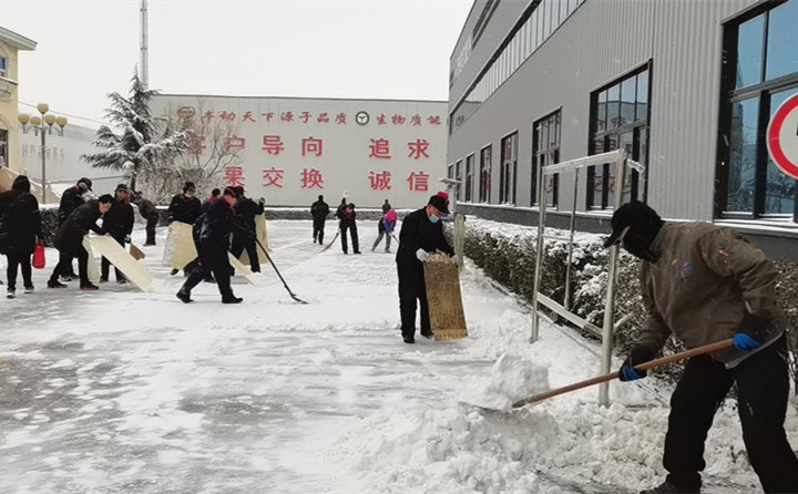 最美不止下雪天，還有這些“掃雪人”.jpg