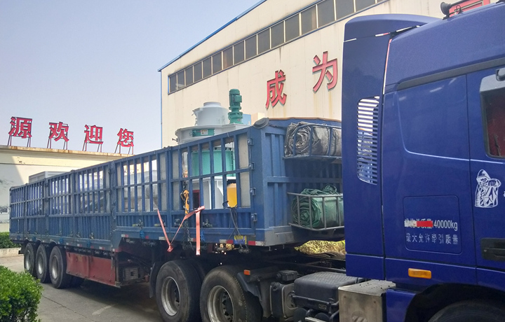 鋸末顆粒機已裝車，準備發(fā)往山東濟寧.jpg